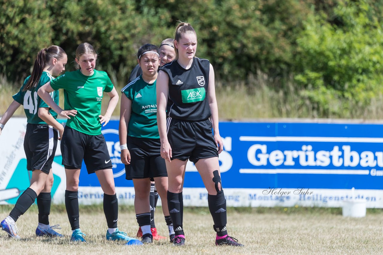 Bild 113 - wBJ TuRa Meldorf/Buesum - JFV Luebeck : Ergebnis: 1:0